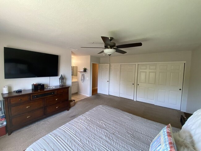 Building Photo - Beautiful 5 Bed, 2 Bath with Large Yard in Mount Helix!!