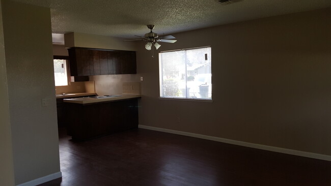 Building Photo - 2511 W. VICTOR CT 2 BEDROOM 1 BATHROOM  DU...