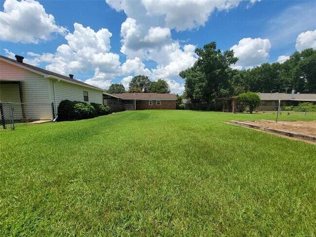 Building Photo - 8107 Pinto Ln