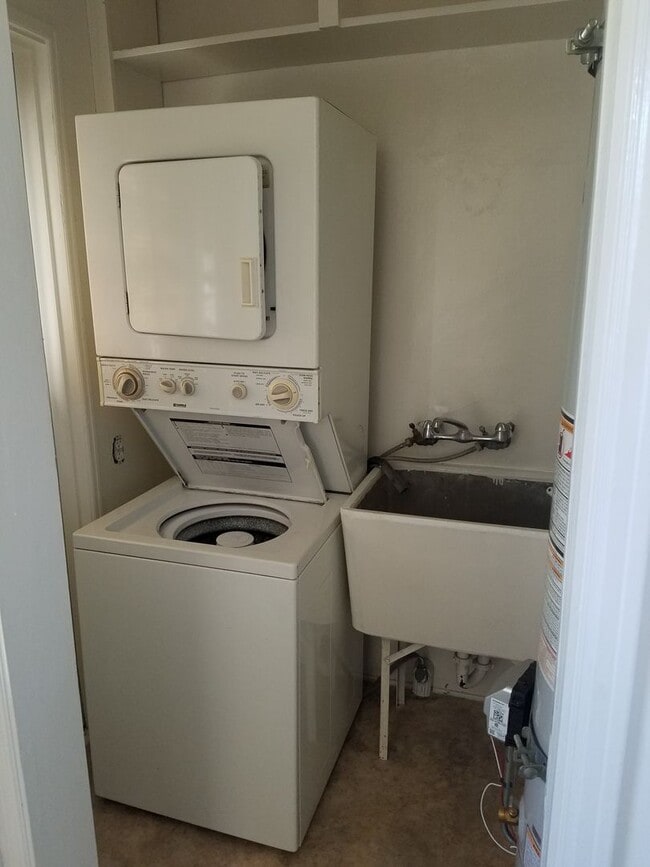 Building Photo - 3039 Landis St