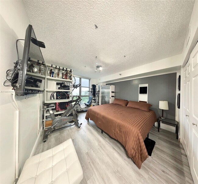 Building Photo - 3500 Mystic Pointe Dr