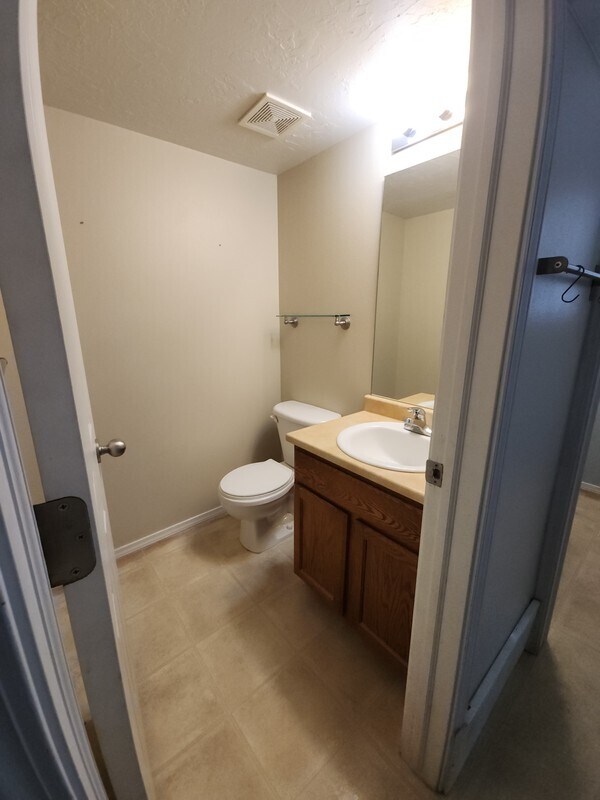 Building Photo - 209 Interlochen Ln