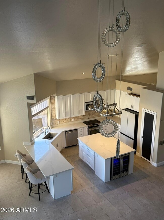 Building Photo - 768 E Irma Ln