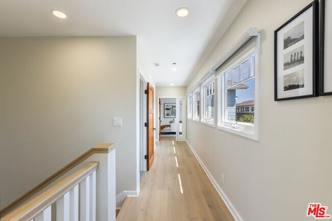 Building Photo - 509 Wynola St