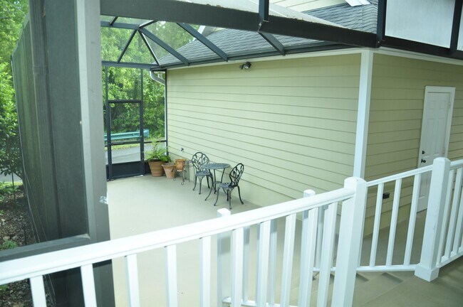 Building Photo - 607 Nadina Pl