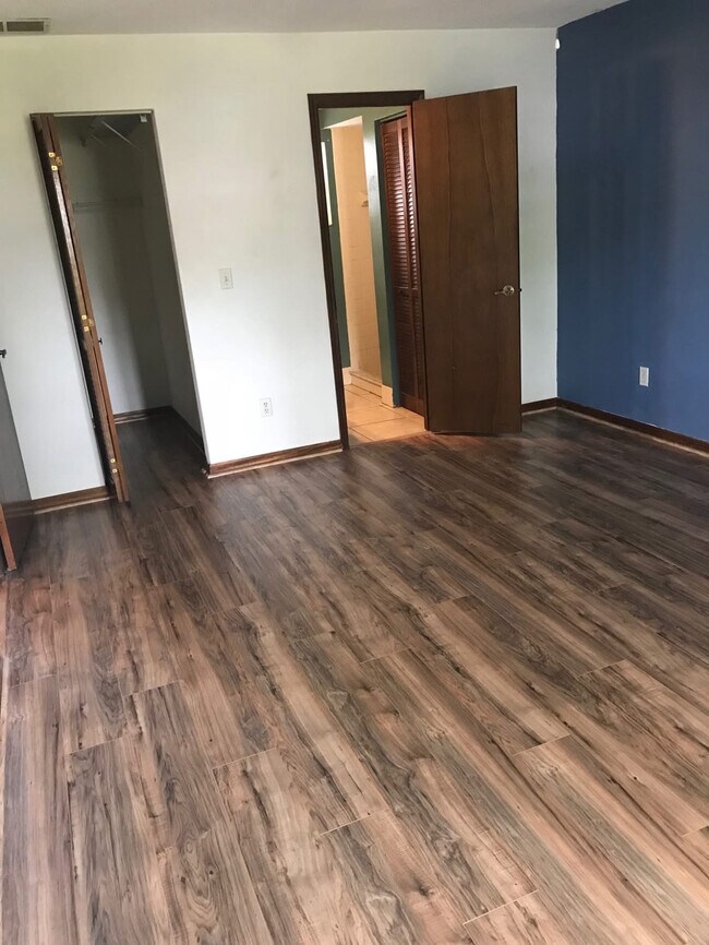 Building Photo - 1096 Willow Wood Dr