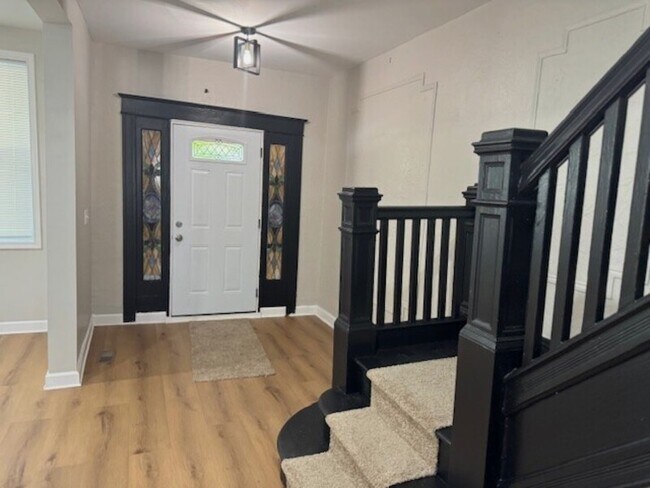 Building Photo - 2216 Whittier Ave
