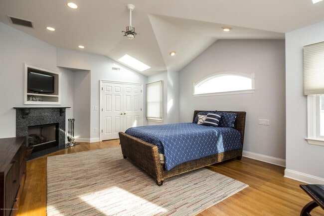 Building Photo - 41 White St