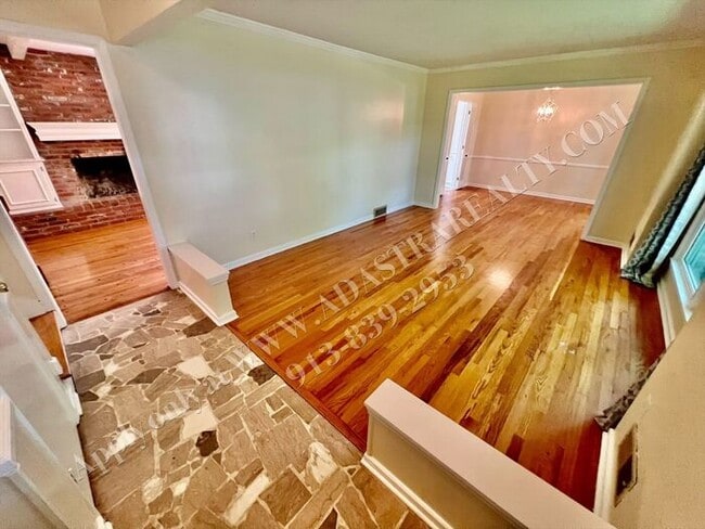 Building Photo - Lovely Home In Nall Hills-Available NOW!