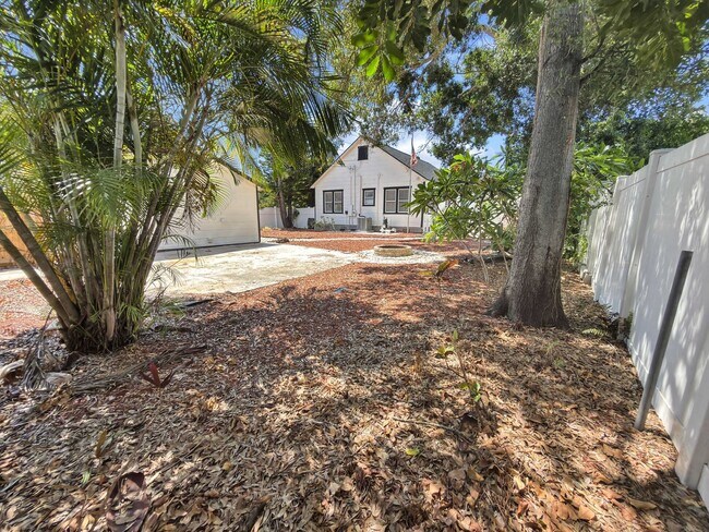 Building Photo - Recently Updated 3/2 with Pool and 2 Car Garage