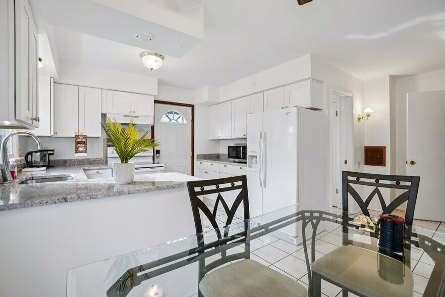 Building Photo - 10783 W Appleton Ave