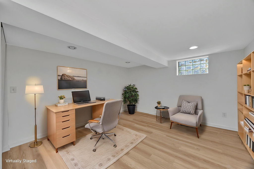 Building Photo - 8253 Brownsway Ln