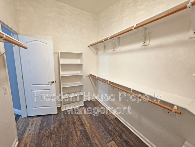 Building Photo - 3630 E Vineyard Dr N