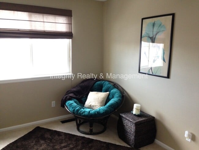 Building Photo - 305 Dunhill St