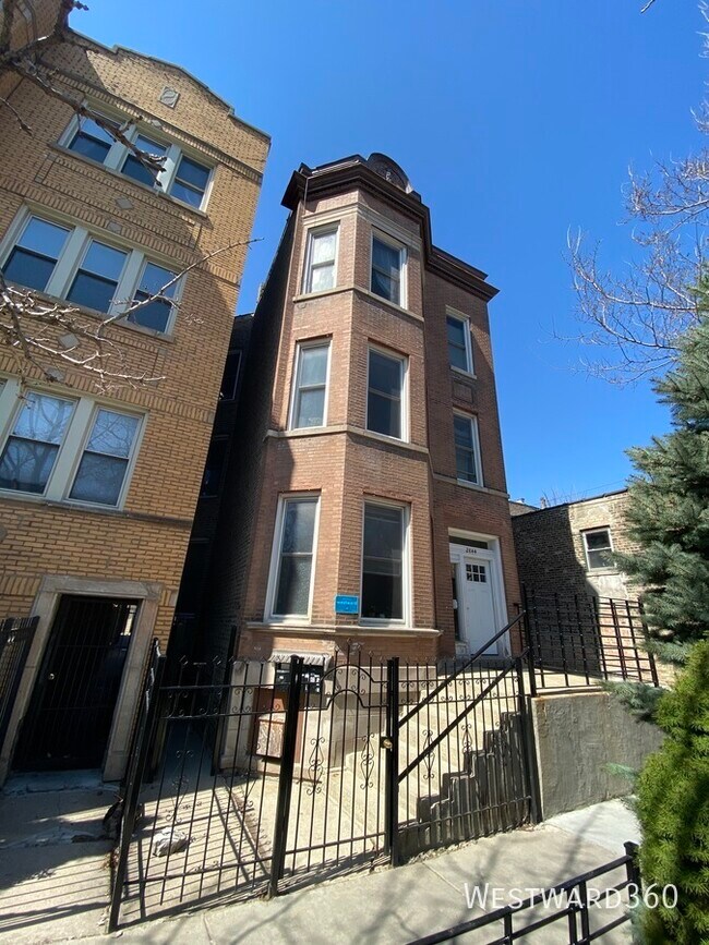 Building Photo - 2844 N Whipple St