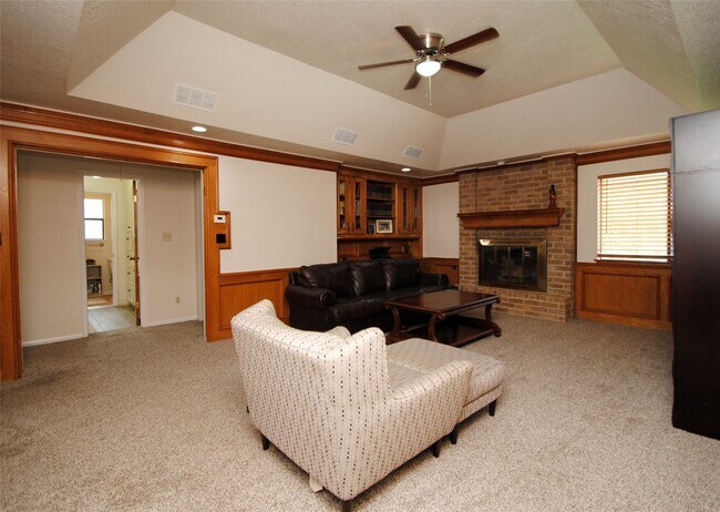 Building Photo - 15007 Pebble Bend Dr