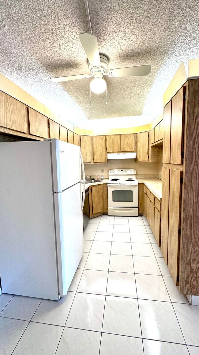 Building Photo - 1114 Green Pine Blvd