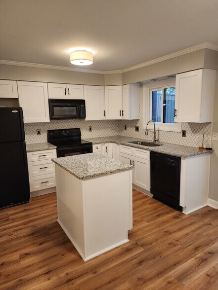 Kitchen - 6967 Staghorn Ln