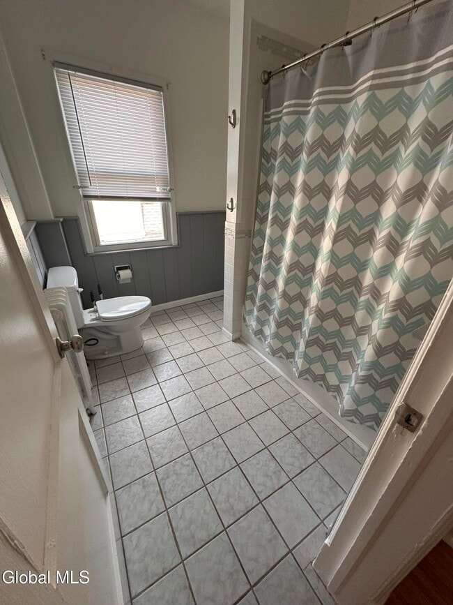 Building Photo - 425 6th Ave