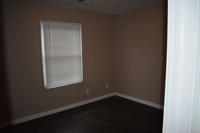 Building Photo - 2 Bedroom duplex