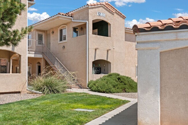 Building Photo - 6800 Vista Del Norte Dr NE