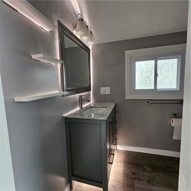 Building Photo - 50 Greenview Dr