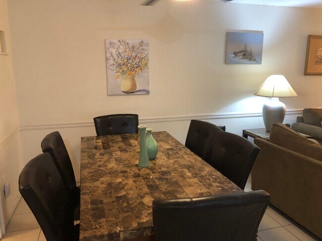 Building Photo - 421 SW Natura Ave