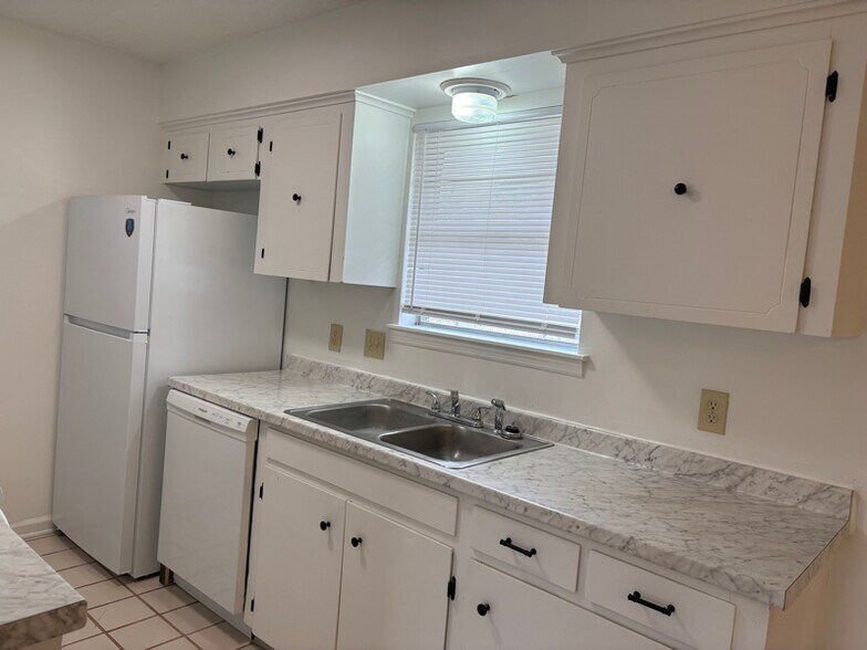 Building Photo - 232 Hilda St