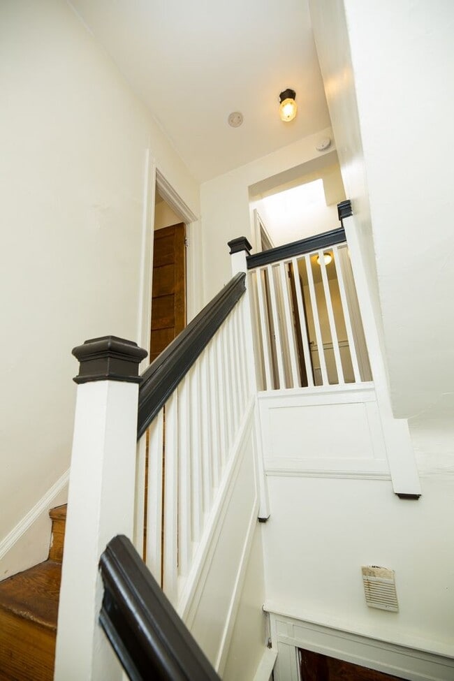 Building Photo - 2026/2027 JHU Off-Campus 5bd/2ba Rowhome w...