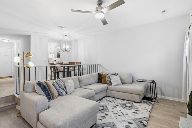 Building Photo - 808 Kendall Dr