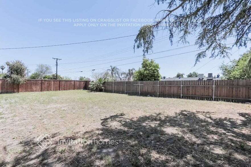 Building Photo - 2619 W Maple St