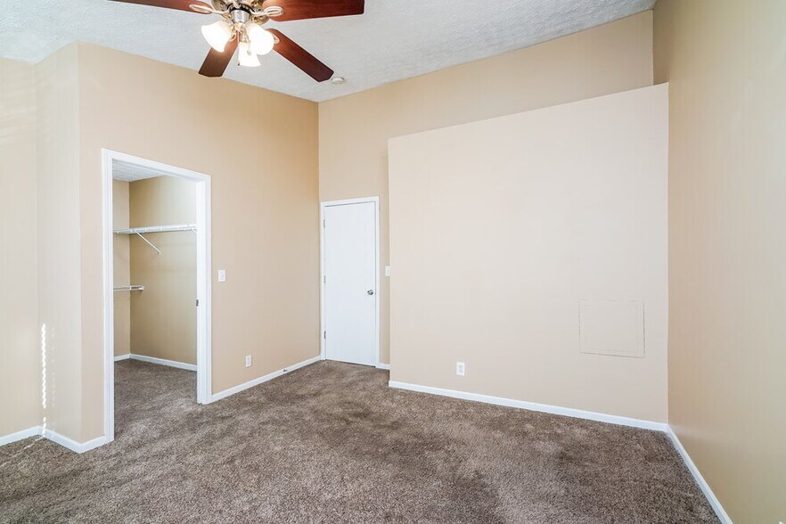 Building Photo - 6220 Maravian Dr