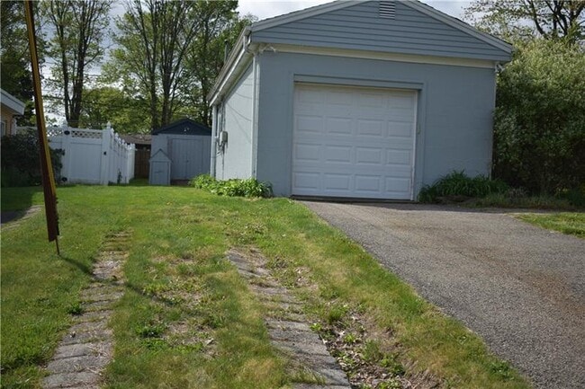 Building Photo - 100 Primrose Ave