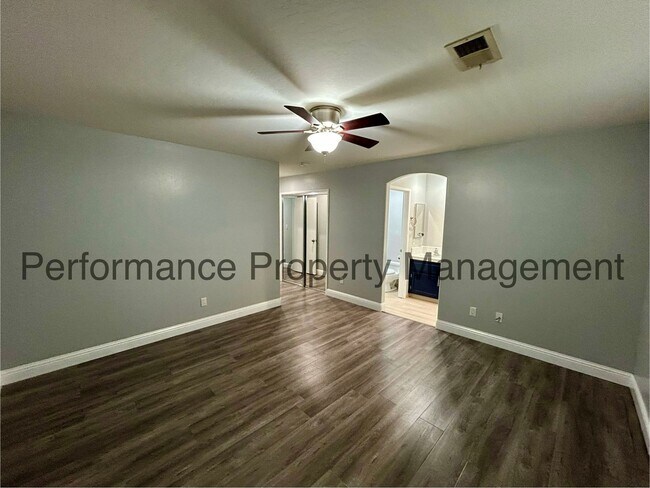 Building Photo - Stunning 4 Bed/2 Bath in SW Bakersfield w/...