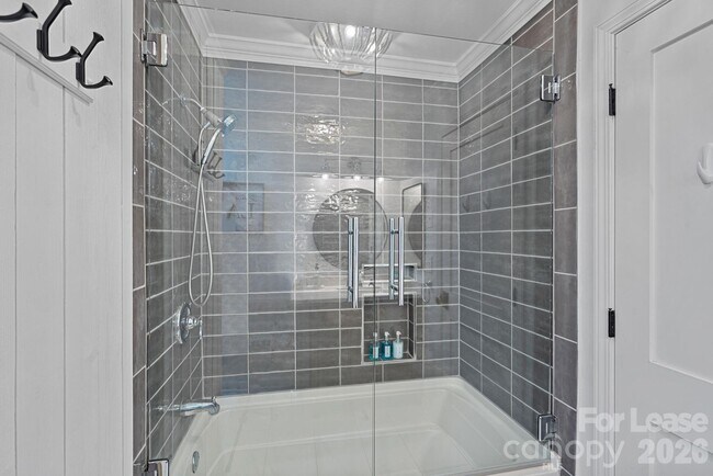 Building Photo - 18026 Whispering Oaks Dr