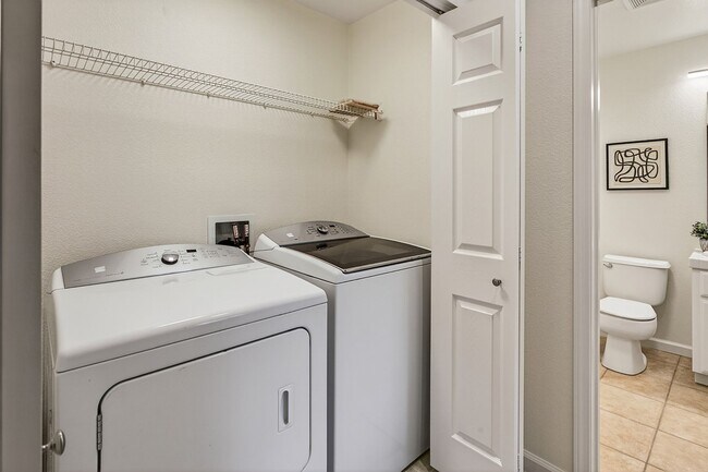 Building Photo - Available now, Townhouse in MV! $5,500