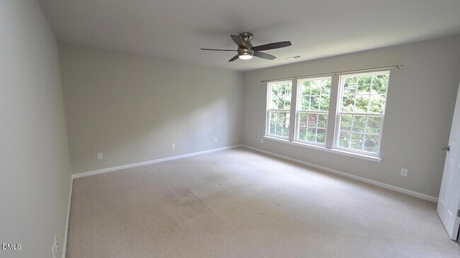 Building Photo - 7400 Lagrange Dr