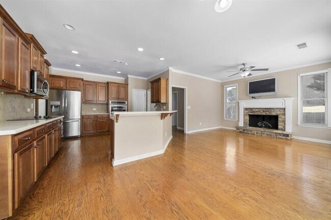 Building Photo - 130 Candler Ct