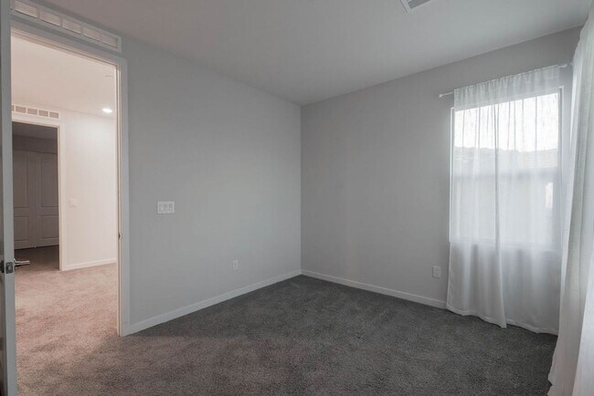 Building Photo - 11620 Desert Hollow Avenue