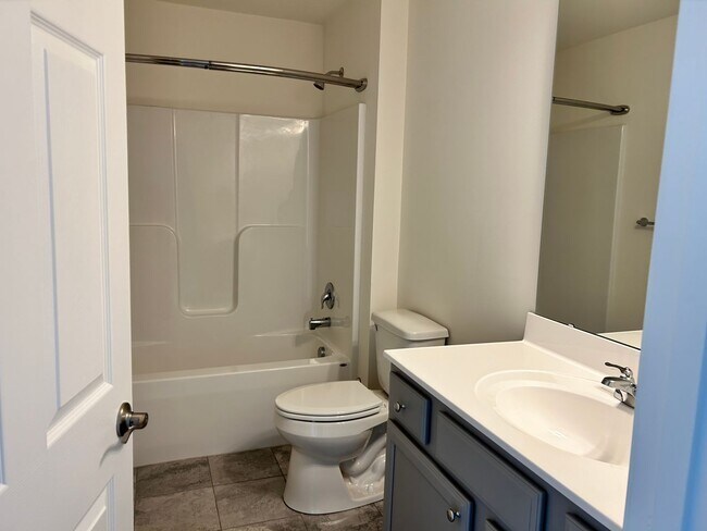 Building Photo - Large Townhome in Governors - East of Rout...