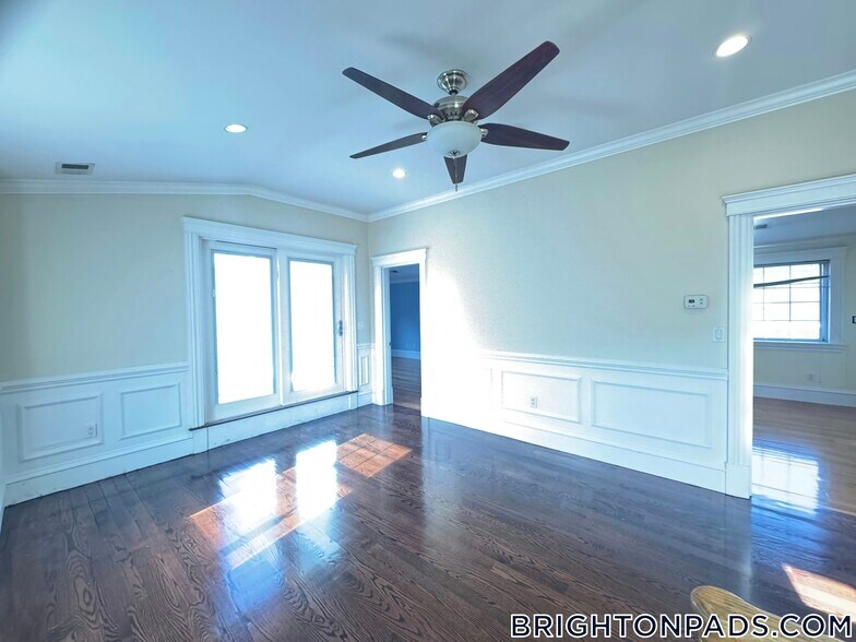 Building Photo - 127 Nonantum St