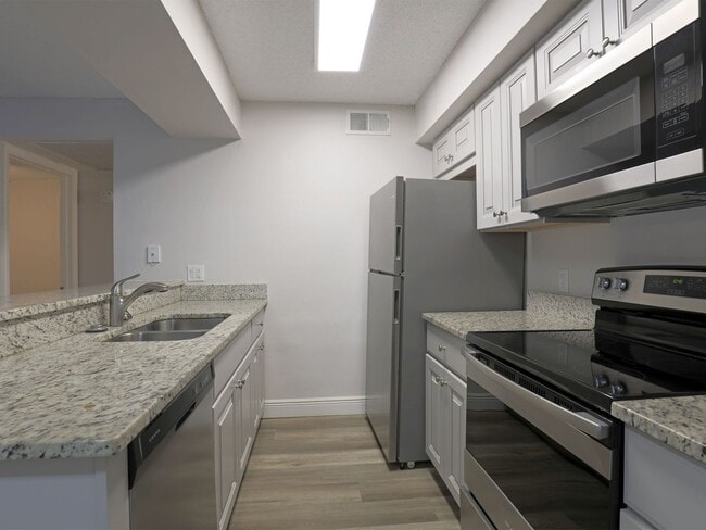 Building Photo - 5321 Summerlin Rd