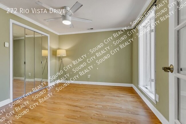 Building Photo - 272 Rio Vista Dr