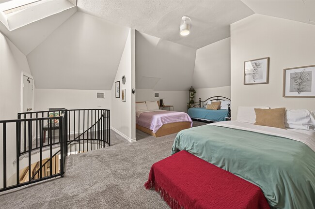 Building Photo - 324 W Alabama St