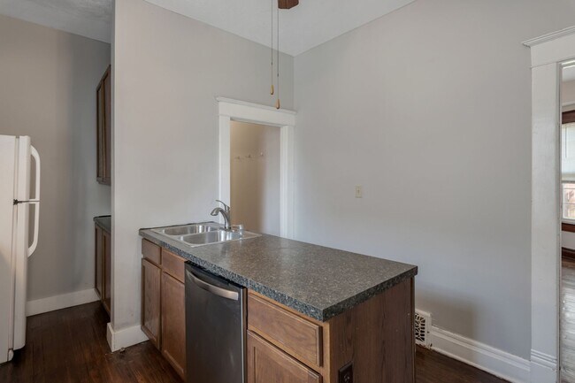 Building Photo - 4205 Pacific. Available June 2026.  3 bedroom, 2 bath, 2.5 car garage.  Does not qualify for gove...