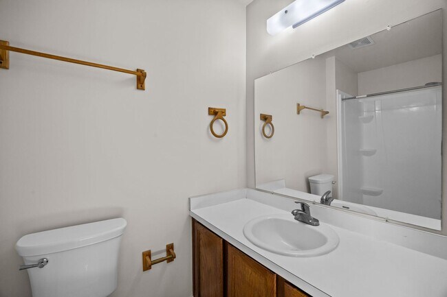 Building Photo - Charming 2 Bed, 2.5 Bath Townhouse for Rent in Virginia Beach!
