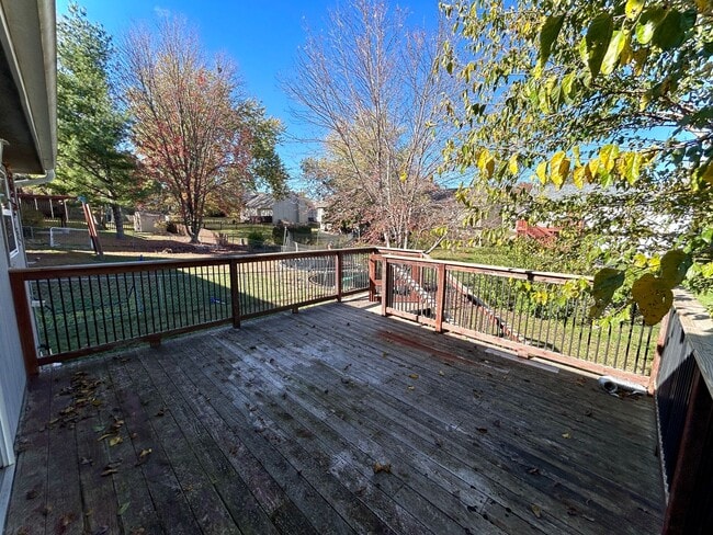 Building Photo - COMING SOON- 3bd/2bath Home North of the R...