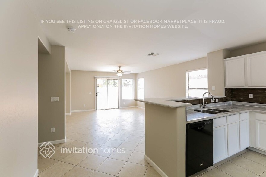 Building Photo - 2035 S 83rd Ln