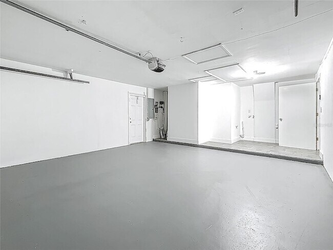 Building Photo - 1469 S Hillcrest Ave