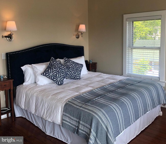 Building Photo - 313 S Morris St